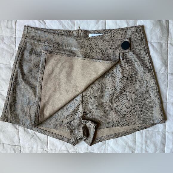 Revolve X Superdown Beige Faux Suede Snake Skin Print Wrap Skort - Medium - Picture 2 of 10